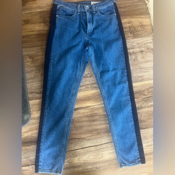 Rag and Bone jeans size 28. Excellent condition no stains or imperfections. - Picture 6 of 15